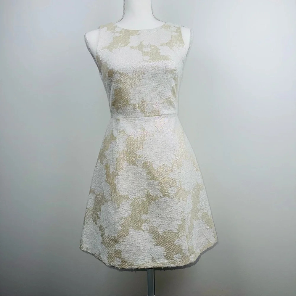 Alice + Olivia Ivory Cream Silver Metallic Shift Dress. Women’s Floral Dress - Picture 2 of 8
